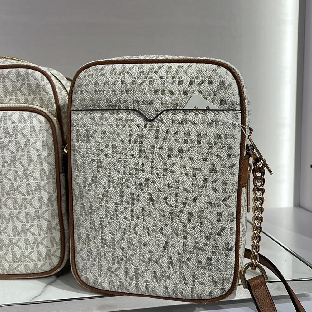 Michael Kors Women's Jet Set Travel Medium Logo Adult Crossbody Bag Vanilla - Picture 16 of 16